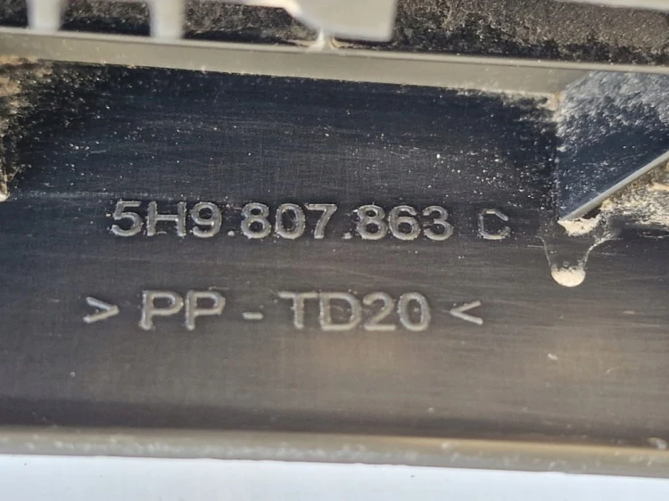 VW GOLF VIII ŚLIZG ZDERZAKA TYŁ KOMBI 5H9807863C