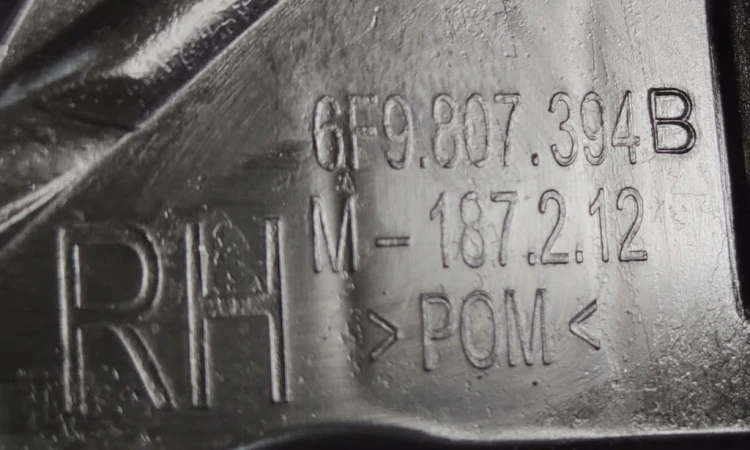 SEAT ARONA ŚLIZG MOCOWANIE ZDERZAKA PRAWY TYŁ TYLNY 6F9807394B