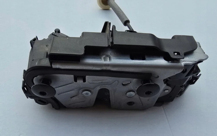 VW AUDI SKODA SEAT ZAMEK DRZWI PRAWY PRZÓD B6E 5TB837016E