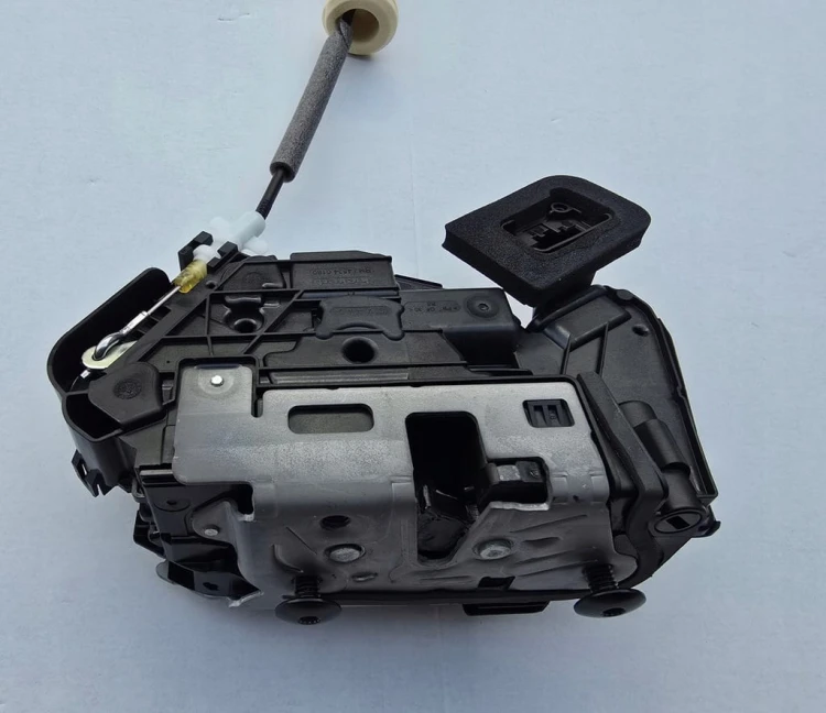 VW AUDI SKODA SEAT ZAMEK DRZWI PRAWY PRZÓD B6E 5TB837016E