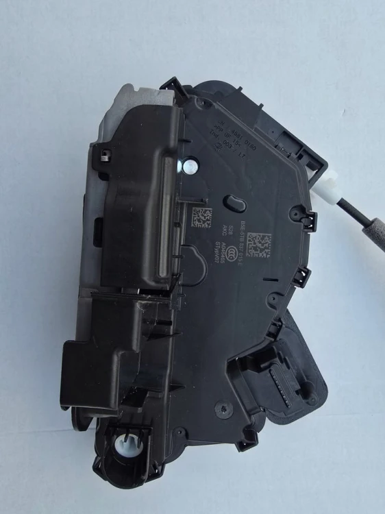 VW AUDI SKODA SEAT ZAMEK DRZWI LEWY PRZÓD B5E 5TB837015E