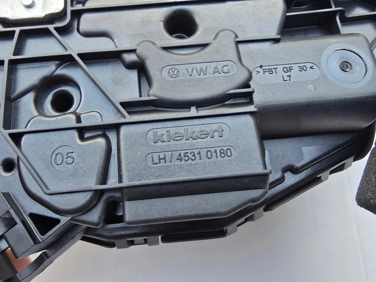VW AUDI SKODA SEAT ZAMEK DRZWI LEWY PRZÓD B5E 5TB837015E