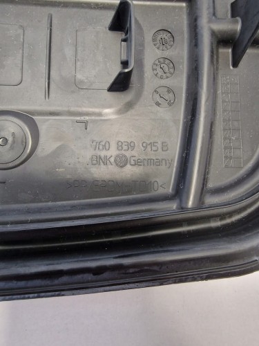 TOUAREG III LEWA TYŁ ZAŚLEPKA DRZWI 760839915B 760839915A