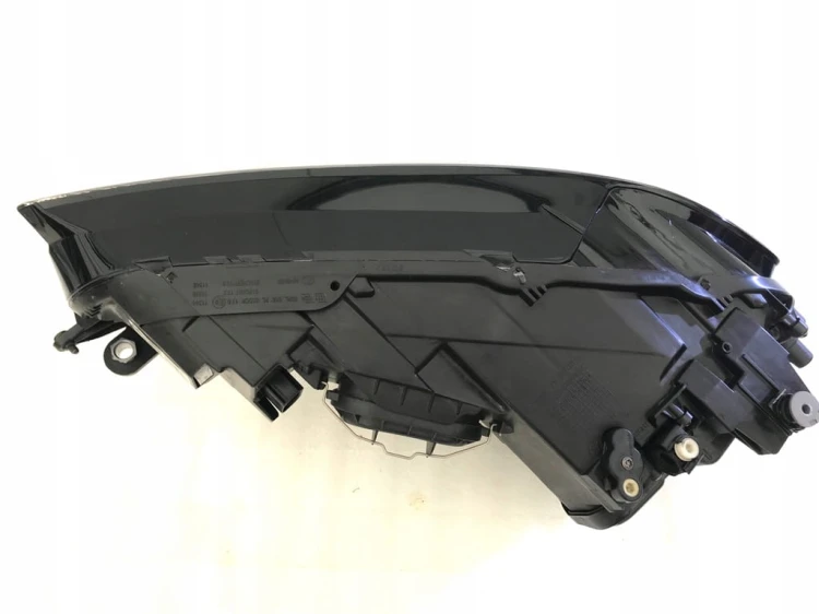 VW GOLF VII SPORTSVAN BIXENON LED LAMPA PRAWY 517