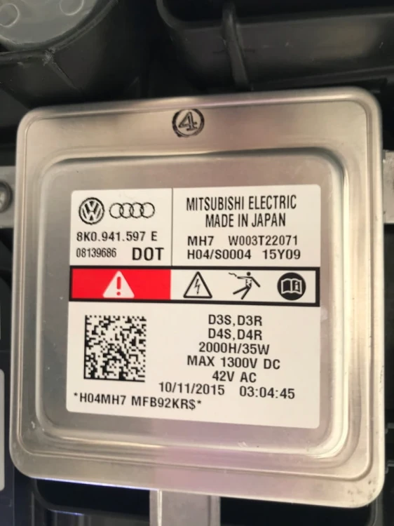 VW GOLF VII SPORTSVAN BIXENON LED LAMPA PRAWY 517