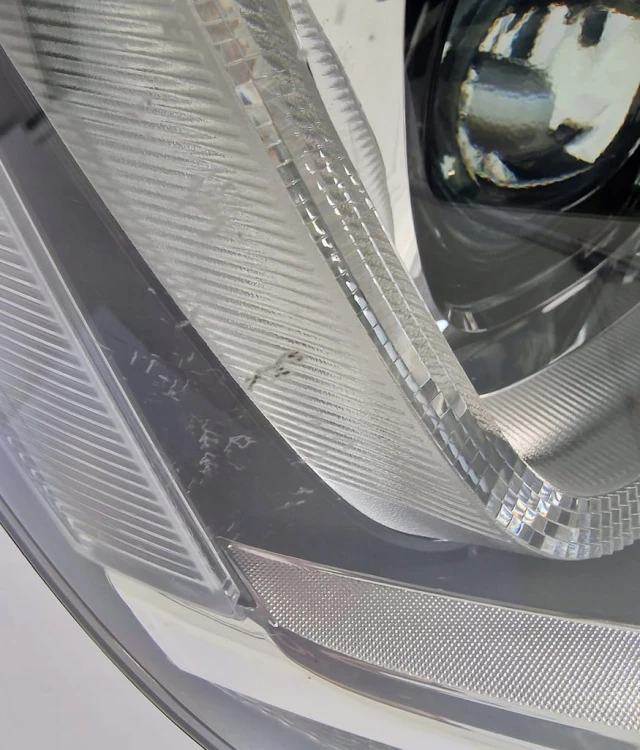 VW GOLF VII SPORTSVAN BIXENON LED LAMPA PRAWY 517