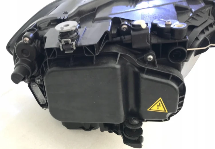 VW GOLF VII SPORTSVAN BIXENON LED LAMPA LEWY 517