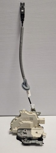 TOUAREG III AUDI ZAMEK DRZWI PRAWY TYŁ 4G0839016C