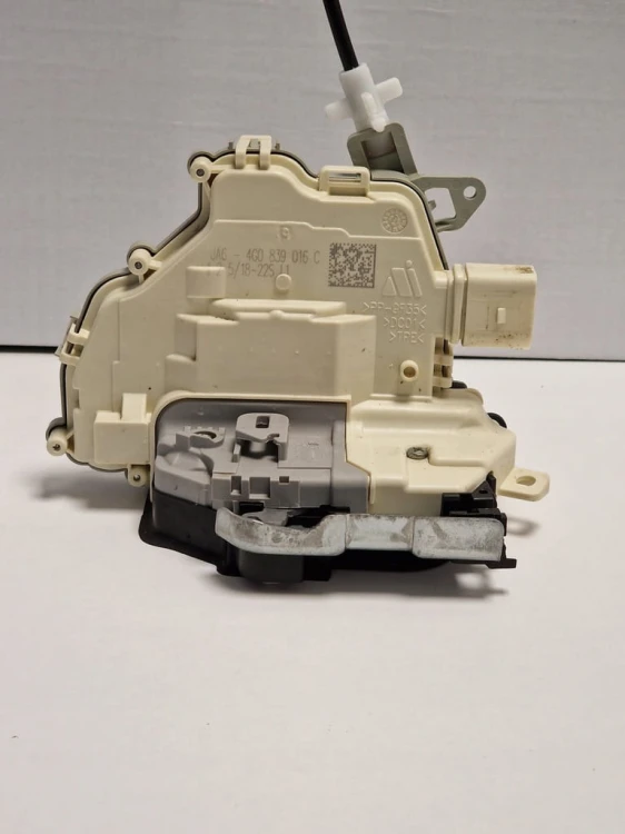 TOUAREG III AUDI ZAMEK DRZWI PRAWY TYŁ 4G0839016C