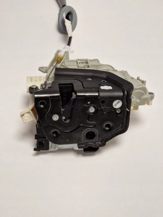 TOUAREG III AUDI ZAMEK DRZWI PRAWY TYŁ 4G0839016C