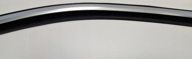 TOUAREG III USZCZELKA DRZWI LEWY PRZÓD CHROM 760