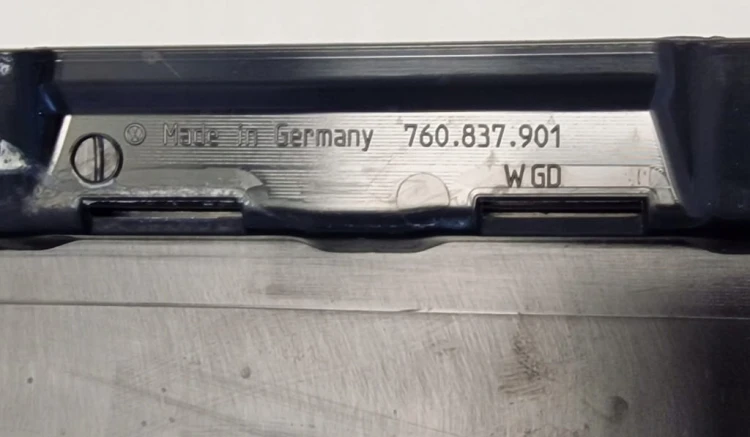 TOUAREG 3 LISTWA DRZWI LEWY PRZÓD PIANO 760837901