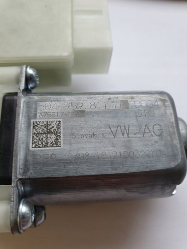 VOLKSWAGEN AUDI SILNICZEK SZYBY 5Q4959811H