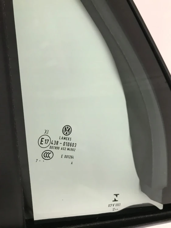 TOUAREG III SZYBA TRÓJKĄT PRZÓD PRAWA 760845114A