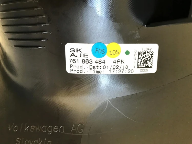 VW TOUAREG III OSŁONA PROGU SŁUPKA PRAWA 761863484
