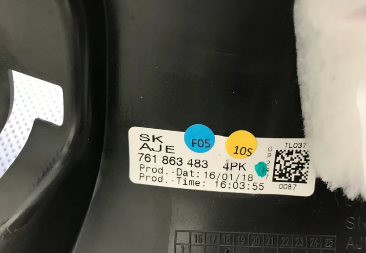 VW TOUAREG III OSŁONA PROGU SŁUPKA LEWA 761863483