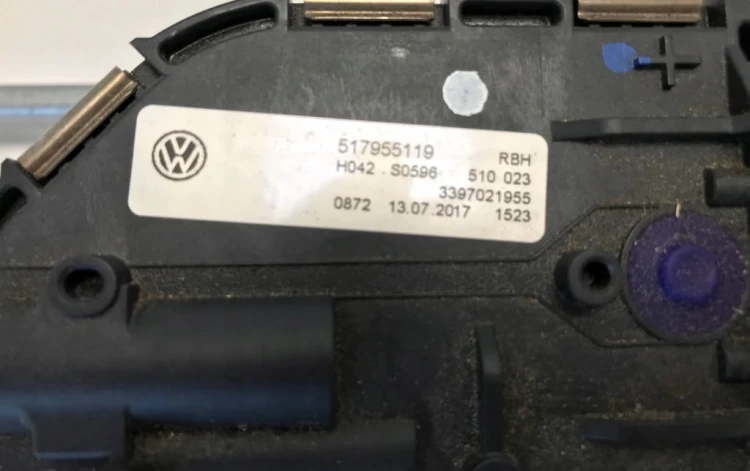 VW GOLF SPORTSVAN MECHANIZM WYCIERACZEK 517955023C