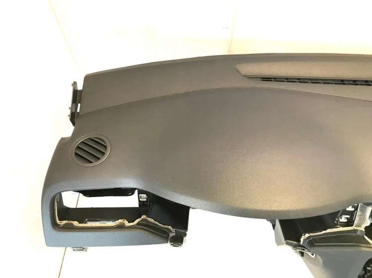 VW JETTA DESKA ROZDZIELCZA KONSOLA KOKPIT 5C6