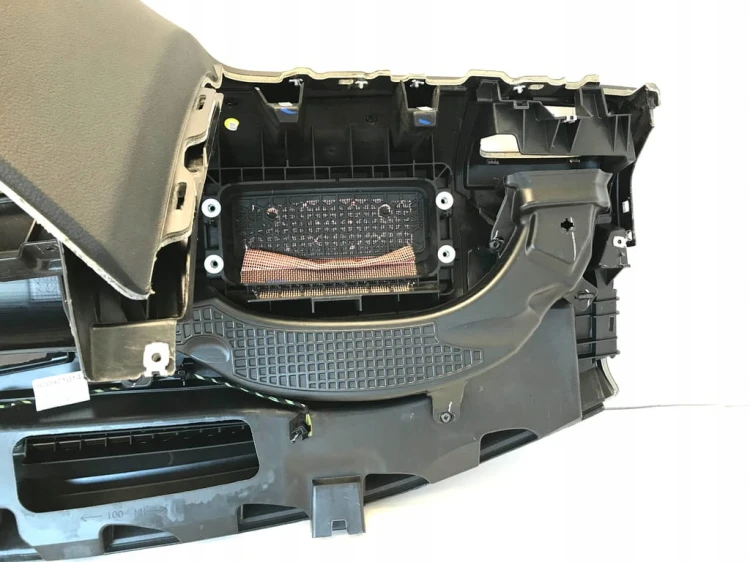VW JETTA DESKA ROZDZIELCZA KONSOLA KOKPIT 5C6