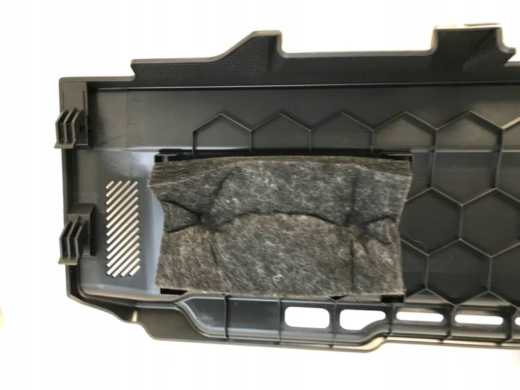 VW TOUAREG III OSŁONA ZAŚLEPKA BAGAŻNIKA 760863211