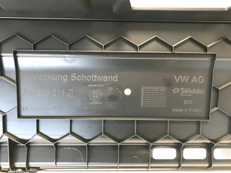VW TOUAREG III OSŁONA ZAŚLEPKA BAGAŻNIKA 760863211
