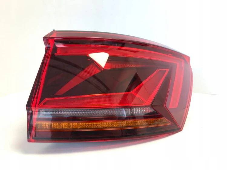 TOUAREG III R-LINE LAMPA TYŁ PRAWA LED 760945208