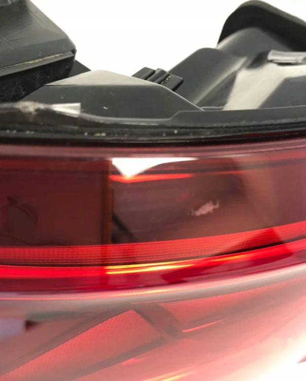 TOUAREG III R-LINE LAMPA TYŁ PRAWA LED 760945208