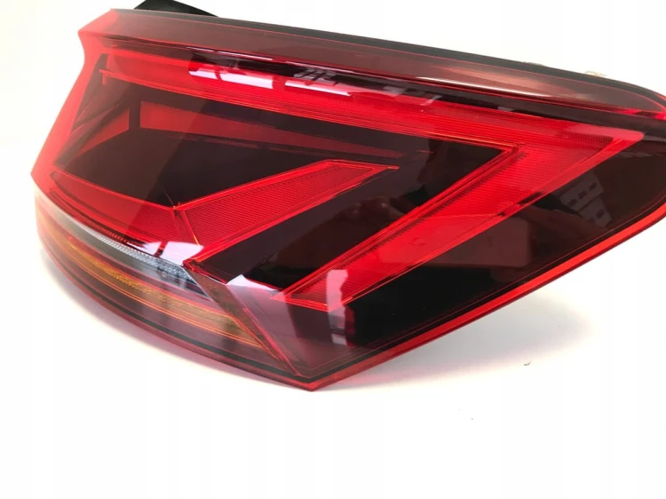 TOUAREG III R-LINE LAMPA TYŁ PRAWA LED 760945208