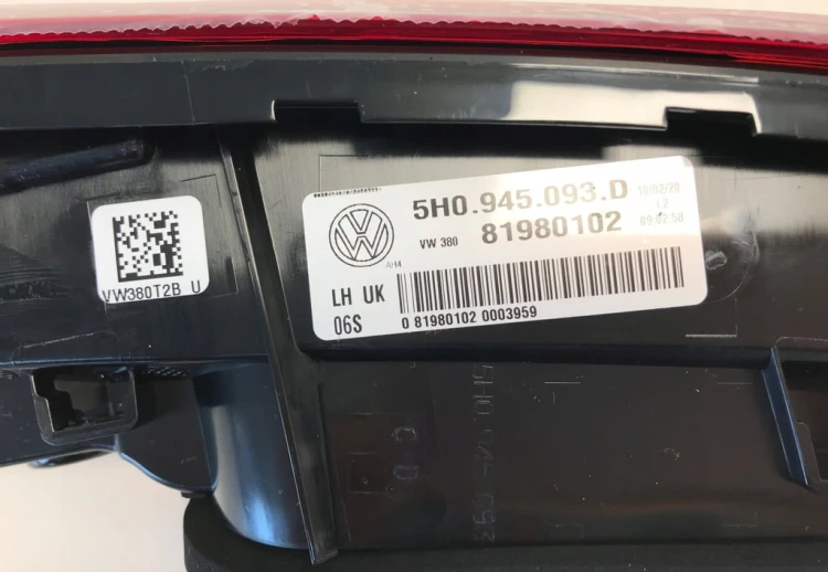 VW GOLF 8 VIII KOMBI LAMPA LEWY TYŁ W KLAPE BAGAZNIKA LED 5H0945093D