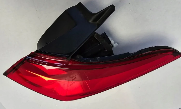 VW T-ROC LAMPA PRAWY TYŁ TYLNA PRAWA OEM 2GA945096