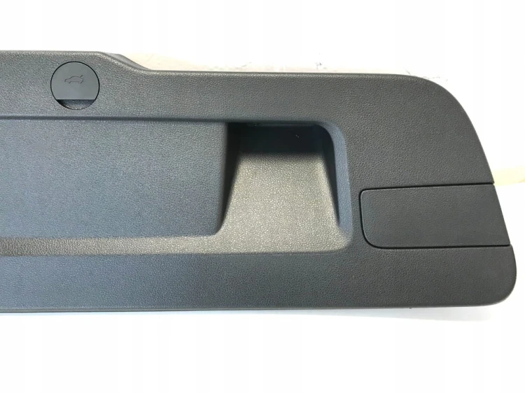 VW JETTA TAPICERKA KLAPY TYŁ 5C6867605A