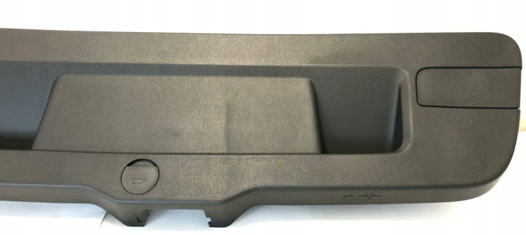 VW JETTA TAPICERKA KLAPY TYŁ 5C6867605A