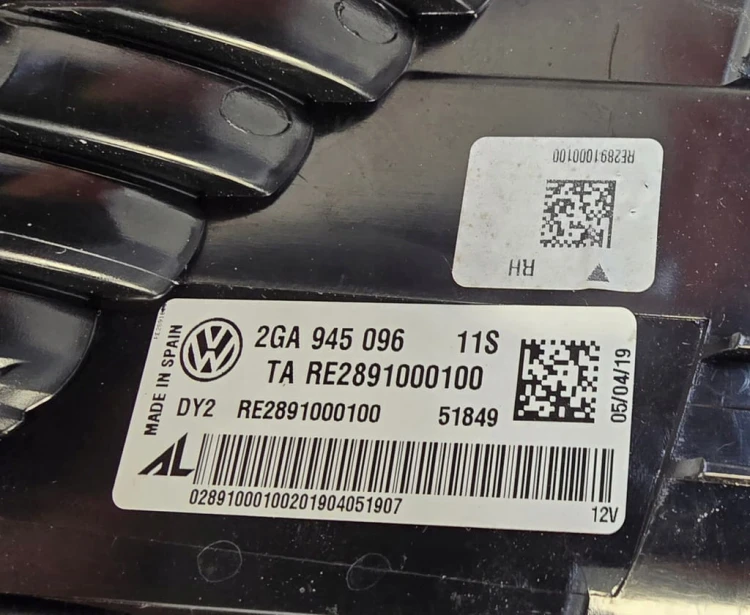 VW T-ROC LAMPA PRAWY TYŁ TYLNA PRAWA OEM 2GA945096