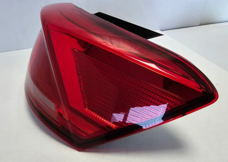 VW T-ROC LAMPA PRAWY TYŁ TYLNA PRAWA OEM 2GA945096