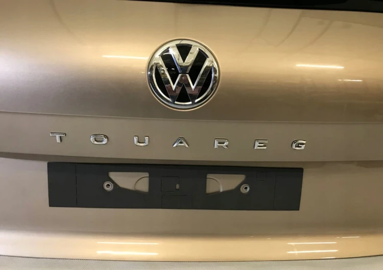 VW TOUAREG III 3 KLAPA TYLNA BAGAŻNIKA 760 LC1Y