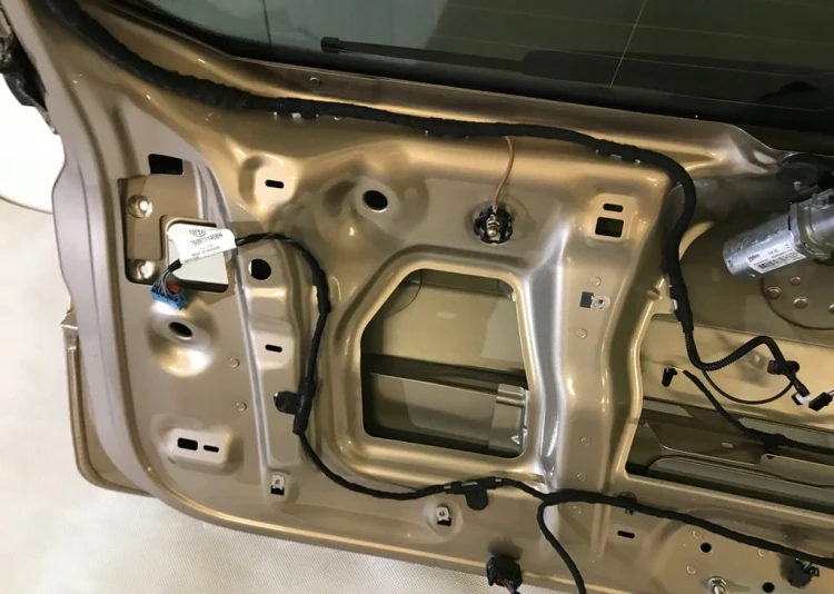 VW TOUAREG III 3 KLAPA TYLNA BAGAŻNIKA 760 LC1Y