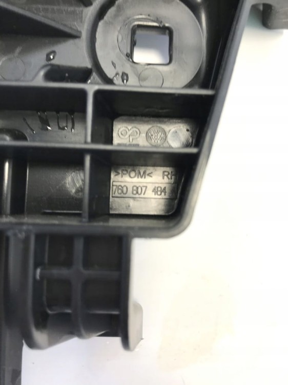 VW TOUAREG III ŚLIZG ZDERZAKA PRAWY TYŁ 760807484A