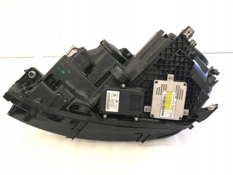 VW LAMANDO GTS 5GD941034A PRAWA