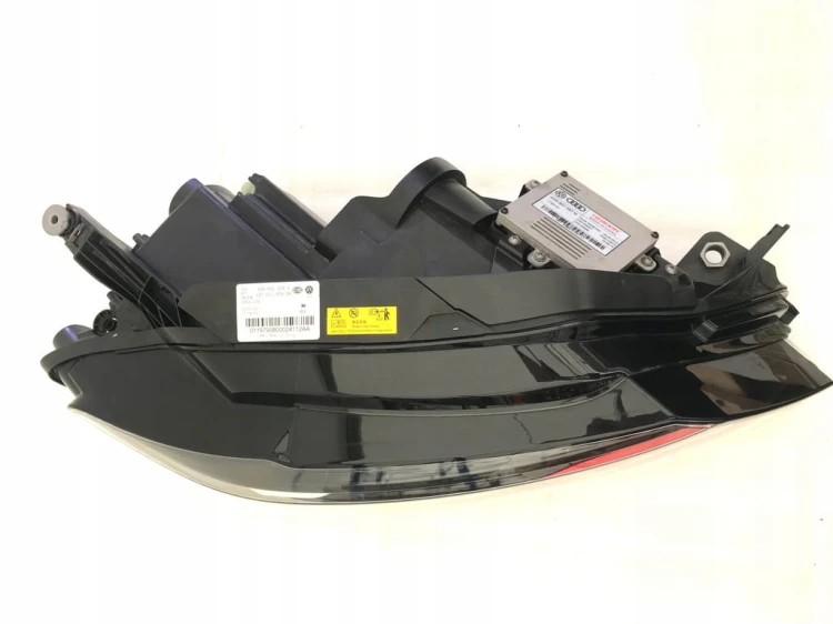 VW LAMANDO GTS 5GD941034A PRAWA