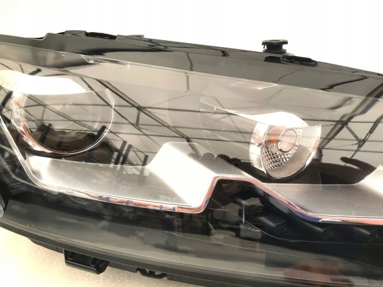 VW PASSAT XENON LAMPA REFLEKTOR PRZEDNI LED 56D941752A PRAWA