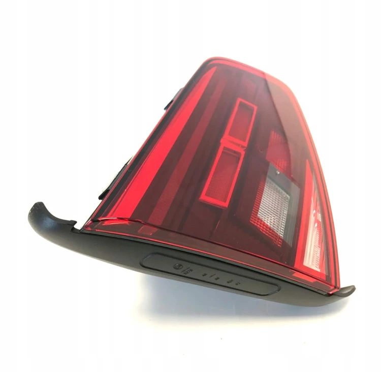 VW PASSAT B8 LIFT LAMPA LEWA TYŁ SEDAN 3G5 ANGLIK