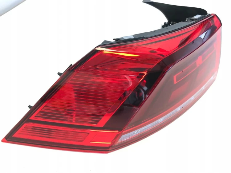 VW PASSAT B8 LIFT LAMPA LEWA TYŁ SEDAN 3G5945095E