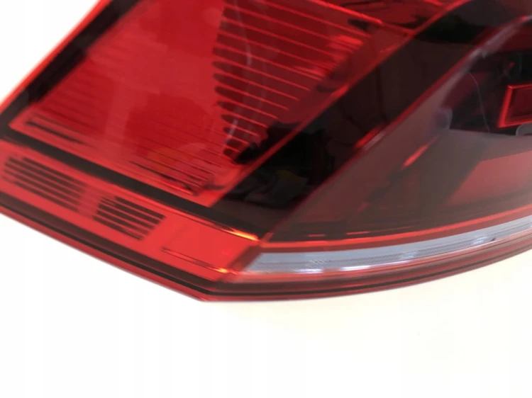 VW PASSAT B8 LIFT LAMPA LEWA TYŁ SEDAN 3G5945095E
