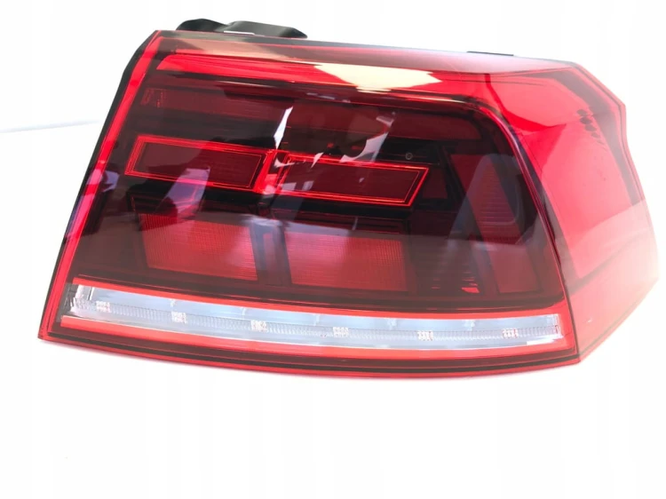 VW PASSAT B8 LIFT LAMPA PRAWA TYŁ SEDAN 3G5945096E