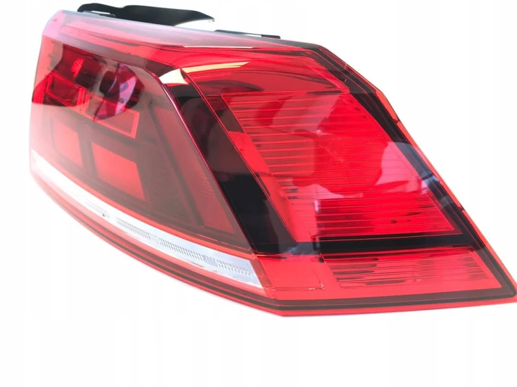 VW PASSAT B8 LIFT LAMPA PRAWA TYŁ SEDAN 3G5945096E