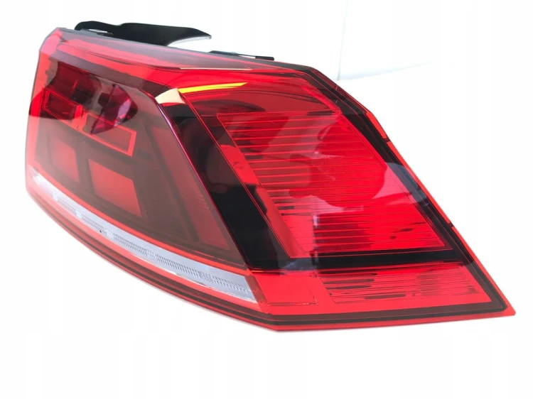 VW PASSAT B8 LIFT LAMPA PRAWA TYŁ SEDAN 3G5945096E