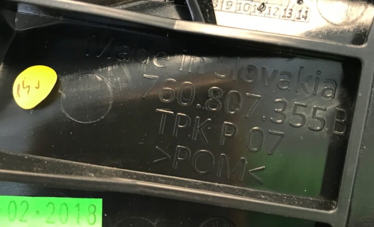 VW TOUAREG 3 ŚLIZG ZDERZAK 760807355B 760807393A