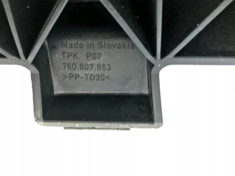 VW TOUAREG III 3 ŚLIZG ZDERZAKA TYŁ 760807863