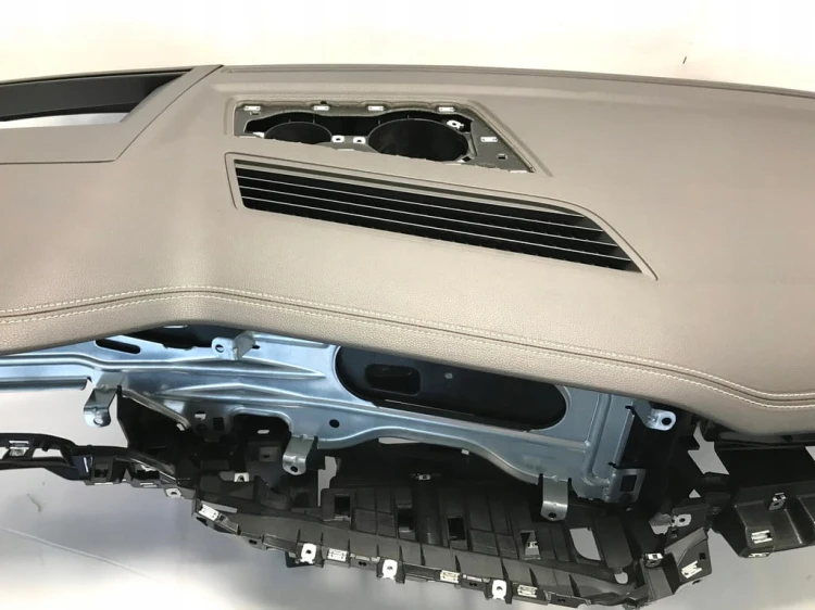VW TOUAREG III 3 DESKA KOKPIT KONSOLA ROZDZIELCZA HEAD-UP BRĄZOWA