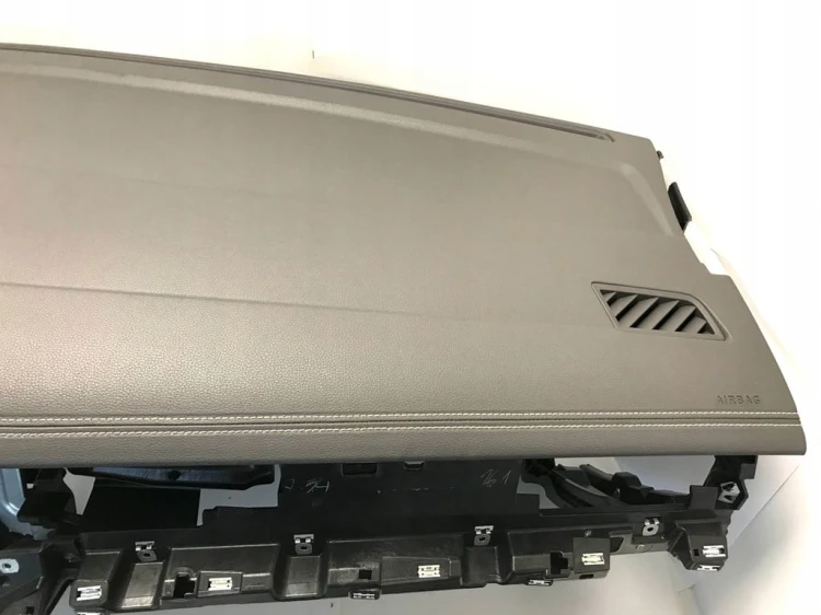 VW TOUAREG III 3 DESKA KOKPIT KONSOLA ROZDZIELCZA HEAD-UP BRĄZOWA